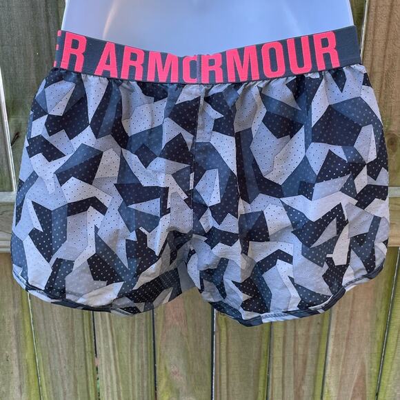 Under Armour semi-fitted heat gear lined running shorts - Picture 2 of 5